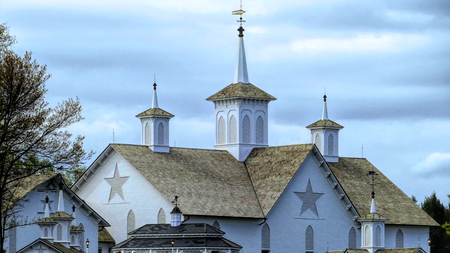 Lancaster Star Barn on a Spring Dayの写真素材