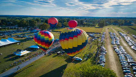 Bird in Hand, Pennsylvania, September 2019 - Aerial View of Many Hot Air Balloons Getting Ready to Take Off During a Balloon Festivalのeditorial素材