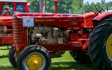 Kinzers, Pennsylvania, August 18, 2022 - View of Steam and Tractor Event with Antique Tractors of all Types on a Sunny Summer Dayのeditorial素材