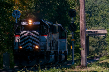 Molino, Pennsylvania, August 13, 2022 - A Head on View of a Double Header Diesel Train, as it Approaches on a Sunny Dayのeditorial素材