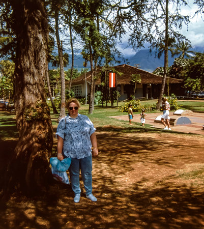 Lahaina, Maui, Hawaii, June 2, 1989 - Old Slide of View of Old Lahaina Harbor, and Street, on a Beautiful Sunny Summer Dayのeditorial素材