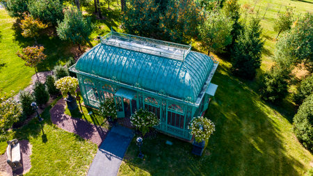 Elizabethtown, Pennsylvania, October 22, 2023 - An Aerial View of a Arboretum Gazebo Surrounded by Trees and Shrubs on an Autumn Dayのeditorial素材