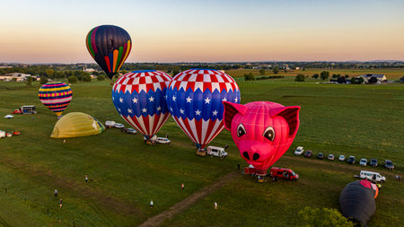 Bird in Hand, Pennsylvania, September 14, 2023 - An Aerial View of a Line of Hot Air Balloons Getting Ready for an Early Morning Launch, on a Summer Dayのeditorial素材