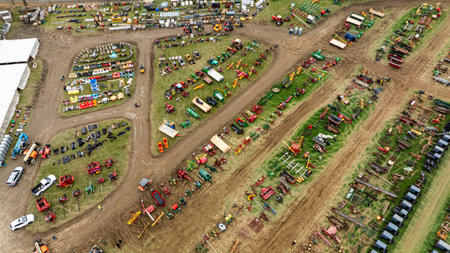 Gordonville, Pennsylvania, USA, March 3, 2024 - Aerial View Of A Large Agricultural Fair With Rows Of Colorful Farming Equipment, Vehicles, And Various Items Displayed On Grassy Fields, Highlighting An Active Marketplace In A Rural Setting.のeditorial素材