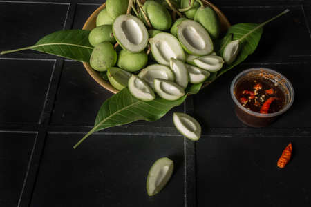 green mangoes with sweet and spicy sauce.の写真素材