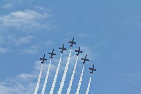 Airplanes in tight formation on an air showの写真素材