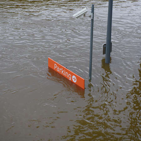 PARIS - JUNE 4: Paris flood with high water on June 4, 2016 in Paris, France. Parking signboard.のeditorial素材