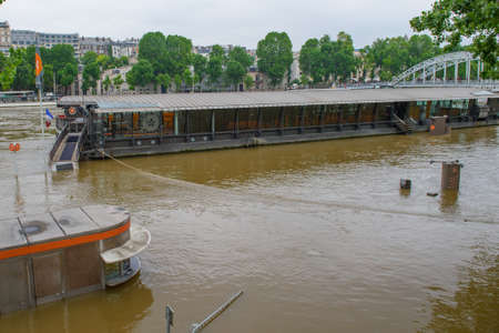 PARIS - JUNE 4: Paris flood with high water on June 4, 2016 in Paris, France. The parisian boats in the waterのeditorial素材
