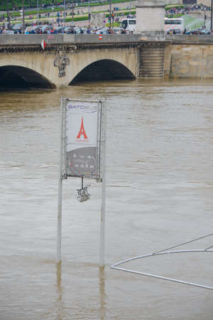 PARIS - JUNE 4: Paris flood with high water on June 4, 2016 in Paris, France. Batobus signboardのeditorial素材