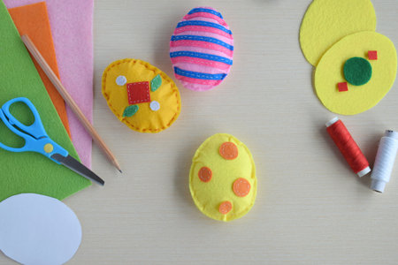Making handmade easter eggs from felt with your own hands. Children's DIY concept. Easter decorationの写真素材