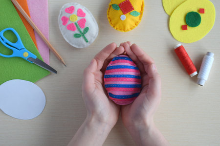 Making handmade easter eggs from felt with your own hands. Children's DIY concept. Easter decorationの写真素材
