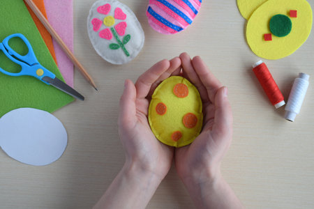 Making handmade easter eggs from felt with your own hands. Children's DIY concept. Easter decorationの写真素材