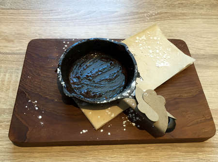 Top view shot of an empty dish on the tableの写真素材