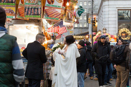 Dec 29, 2016 : Conceptaul pre wedding photos of couple at food truck selling burgers in New York Cityのeditorial素材