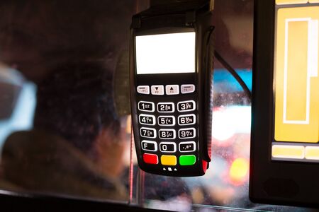 Credit Card machine For Transaction in New York City Taxi driver in backgroundの写真素材