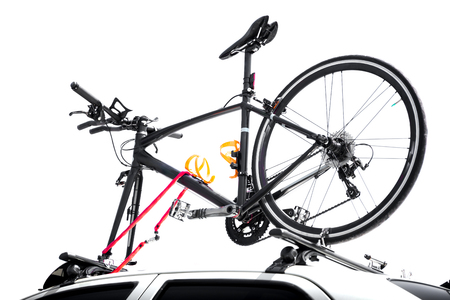 Bicycles on the top of car roof isolated in white backgroundの写真素材