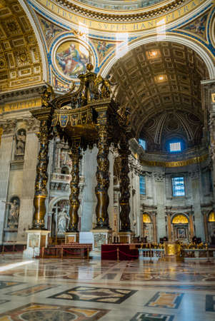 Altar in Saint Peter basilica church in Romeのeditorial素材