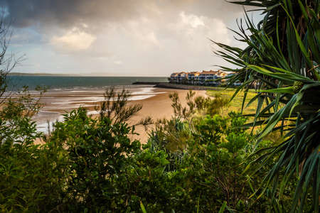 Fraser Island, houses in front of the ocean