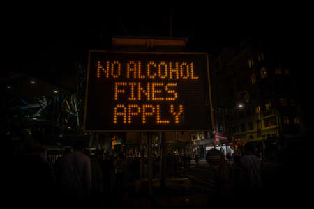 No alcohol fines apply sign prohibiting alcohol consumptionのeditorial素材