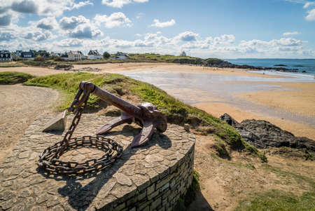 Le pouldu anchor in front of the ocean and beachの写真素材