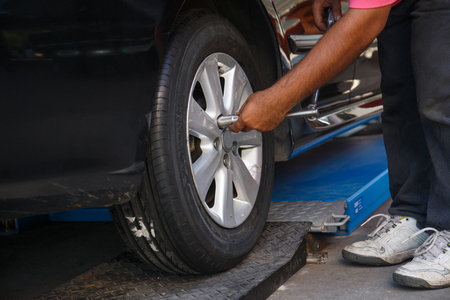 Remove/ Install Wheel Nutの写真素材