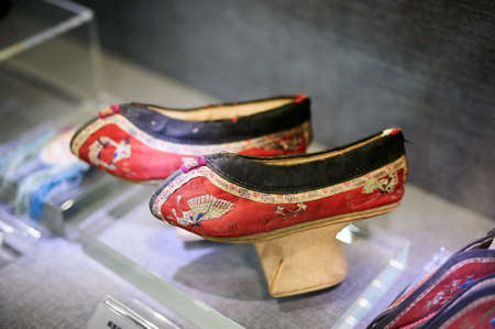 Chinese Qing dtnasty woman little shoes.のeditorial素材