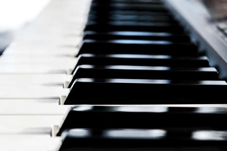Side view of piano keys. Close-up of piano keys. Close frontal view. Piano keyboard with selective focus. Diagonal view. Piano keyboard perspectiveの写真素材