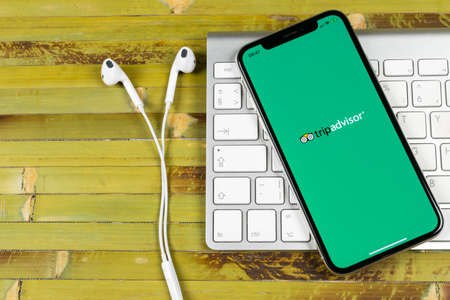 Sankt-Petersburg, Russia, June 2 2018: Tripadvisor application icon on Apple iPhone X screen close-up. Tripadvisor.com app icon. Social media network. Social media appのeditorial素材