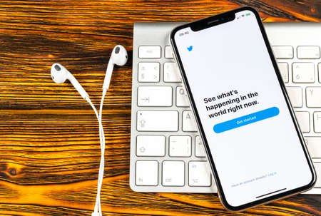 Sankt-Petersburg, Russia, June 2, 2018: Twitter application icon on Apple iPhone X smartphone screen close-up. Twitter app icon. Social media icon. Social networkのeditorial素材