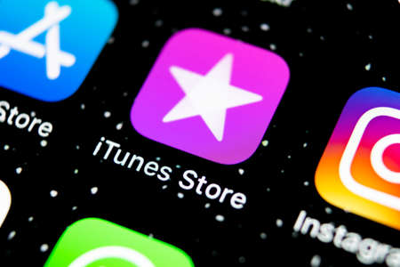 Sankt-Petersburg, Russia, February 3, 2019: Apple iTunes store application icon on Apple iPhone X smartphone screen close-up. Mobile application icon of itunes store. Social network. AppStore. itunes storeのeditorial素材