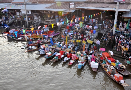 Traditional Thai floating market のeditorial素材