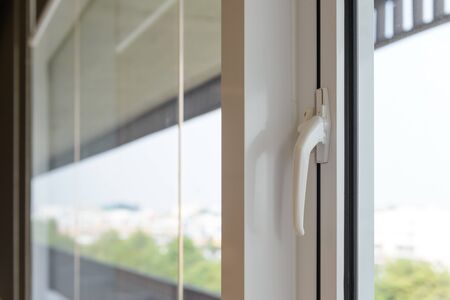 Close aluminium window with latch handle