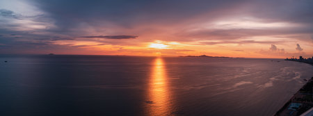 Dreamy sunset on tropical sea in Pattaya, Thailand. beautiful landscape of seascape with water reflection from sunlight. background for traveling and vacationの写真素材