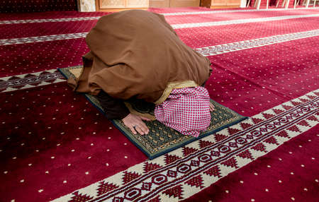 Old muslim man praying inside mosque in Iraqの写真素材