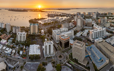 Sarasota, Florida at sunset. Luxury yachts docked in Sarasota Bay marina. American city downtown architecture with high-rise office buildings. USA travel destinationの写真素材