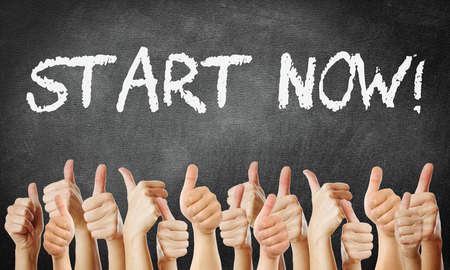 start nowの写真素材