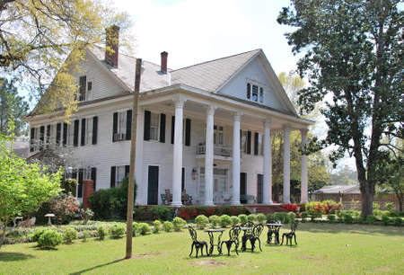 Old mansion in Vicksburg, Louisianaのeditorial素材