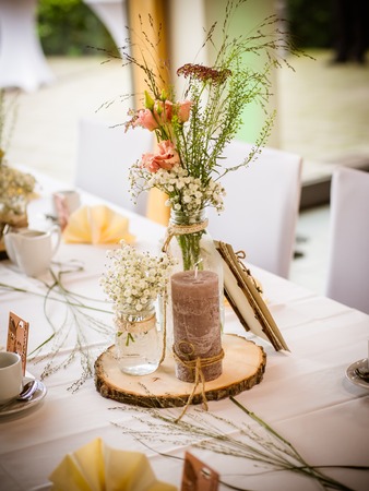Details of a rustic wedding table with camomilesの写真素材