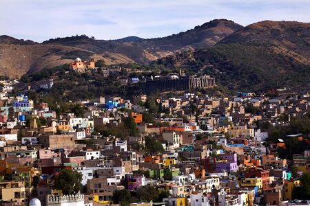 Colored Houses with Valencia Silver Mine in distance, Guanajuato, Mexico taked from El Pipilia Overlook

Resubmit--In response to comments from reviewer have further processed image to reduce noise and sharpen focus.の写真素材