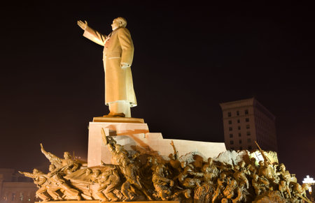 Mao Statue Long Side View With Heroes, Zhongshan Square, Shenyang, Liaoning Province, China at Night Lights Famous Statue built in 1969 in middle of Cultural Revolution.  No Trademarks.

のeditorial素材