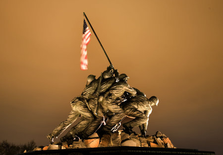 The Marine Corps War Memorial Shows the Raising of the Flag at Iwo Jima in World War II  Washington DC  Based on picture by Joe Rosenthal.  Statue finished in 1954

のeditorial素材