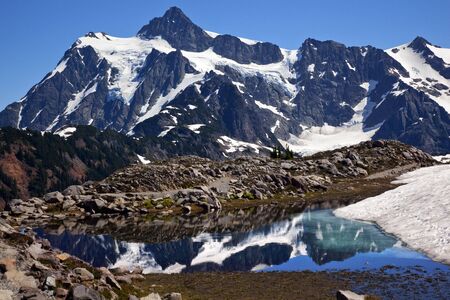 Mount Shuksan Small Reflection Lake Artist Point Mount Baker Highway Snow Mountain Grass Treesの写真素材