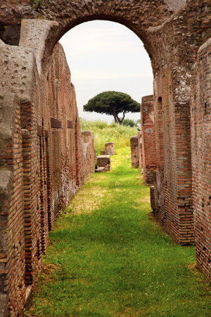 Ancient Roman Arch Walls Street Ostia Antica Ruins Rome ItalyExcavation of Ostia, ancient Roman port, next to airport.  Was port for Rome until 5th Century AD. のeditorial素材