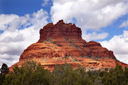 Bell Rock Butte Orange Red Rock Canyon Blue Cloudy Sky Green Trees Snow Sedona Arizonaの写真素材