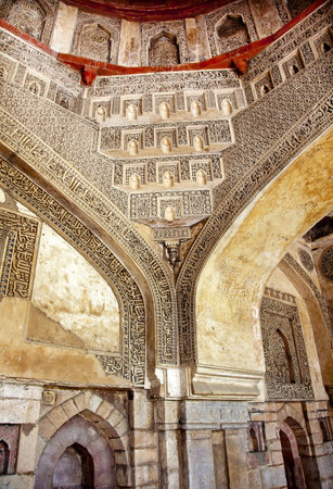 Decorations Inside Ancient Sheesh Shish Gumbad Tomb Lodi Gardens New Delhi Indiaのeditorial素材