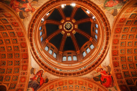 Saint Matthew Cathedral Dome Washington DC Basilica, Cathedral, Church.  Church where funeral for President Kennedy took  place.  Saint Matthew mosaic above the altar.  Church finished in early 1900s.のeditorial素材