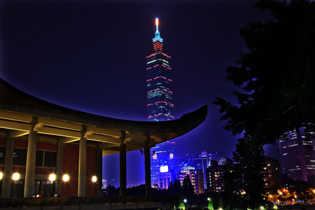 Sun Yat-Sen Memorial Hall Chung-Shan Park Building 101 Taipei Taiwan Nightのeditorial素材