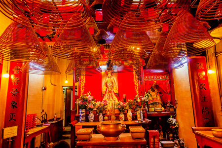 Incense Cones Hanging Chinese Gods Man Tai Man Cheong Man Mo Temple Hollywood Road Hong Kong Island  Temple was built in 1847 and is one of the oldest temple on Hong Kong Island   Man Tai is the literature god Chinese characters are not trademarks   Taoisのeditorial素材
