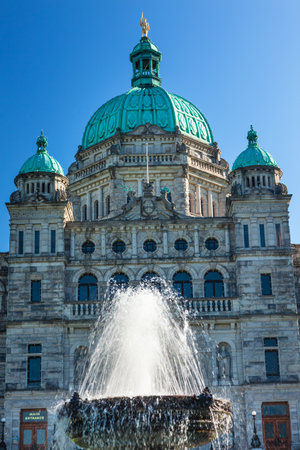 Provincial Capital Legislative Parliament Buildiing Victoria British Columbia Canada   Gold Statue top of dome is of George Vancouver のeditorial素材