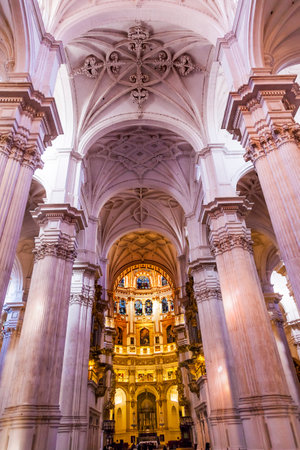 Basilica Stone Columns Stained Glass Cathedral Andalusia Granada Spain   Built in the 1500s, housing the tombs of King Ferdinand and Isabella   Dome by Diego de Siloe, 16th Century Stained Glass by Juan del Campo のeditorial素材